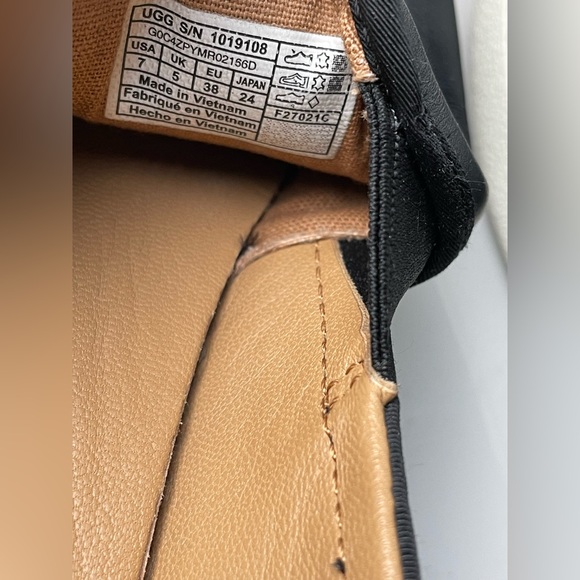 UGG Women’s Black Slip On Leather Sneaker size 7 - Picture 7 of 9